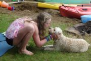 A little doggie smooch!! (Daphne Williams)